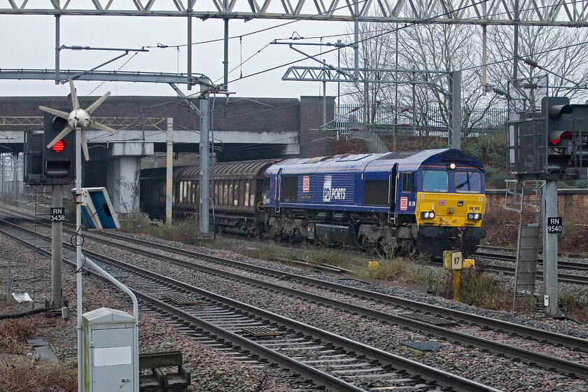 66109, 01.21 Dollands Moor-Ditton Foundry (6M13, 3E), Nuneaton station 
 Passing Nuneaton station at speed 66109 'Teesport Express' leads the 6M13 01.21 Dollands Moor to Ditton service. This is not a freight which I have photographed very often as it passes my home location further south in Northamptonshire at a particularly anti-social hour! 
 Keywords: Teesport Express 66109 01.21 Dollands Moor-Ditton Foundry 6M13 Nuneaton station DB Schenker