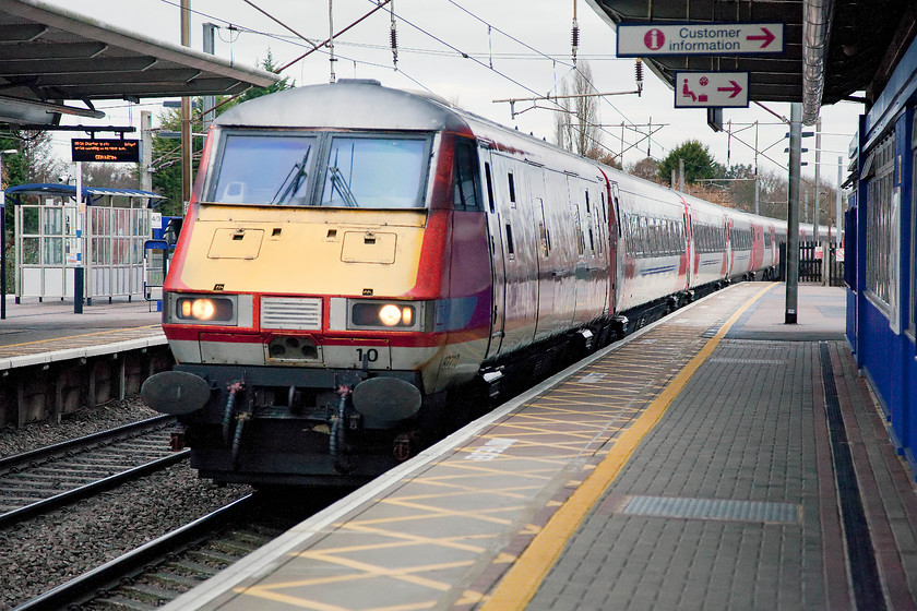 82110, GR 07.05 Leeds-London King`s Cross (1A09), Potters Bar station 
 DVT 82110 leads the 07.05 Leeds to London King's Cross at speed through Potters Bar station. It is testament to modern camera technology that on such a dull morning in December a passable picture can be taken at 1/1600 sec. Yes, the image has been 'breathed on' a little in the editing phase but nonetheless, technology is an amazing thing! 
 Keywords: 82110 07.05 Leeds-London King`s Cross 1A09 Potters Bar station