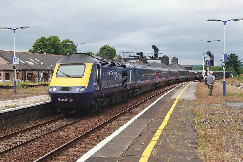 43124, GW 12.05 London Paddington-Penzance (1C82, 2E), Newton Abbot station 
 43124 leads the 1C82 Paddington to Penzance into Newton Abbot's platform one. This view was dominated by a large signal gantry and the large East signal box that was located behind the train approximately where the spotter is standing. 
 Keywords: 43124 1C82 Newton Abbot station