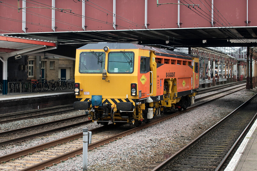 DR73921, 14.10 Crewe Carriage Sidings-Warrington CE (2E), Crewe station 
 DR73921 is brought to halt on one of Crewe stations through lines just a few moments after it has left its starting point! The tamper was leaving Crewe for a short dash along the WCML as the 14.10 to Warrington. This is my first photograph of this particular unit that appears to work mainly in the north west with many photographs taken of it in the sidings at adjacent to Chester station. 
 Keywords: DR73921 14.10 Crewe Carriage Sidings-Warrington CE Crewe station Colas Rail