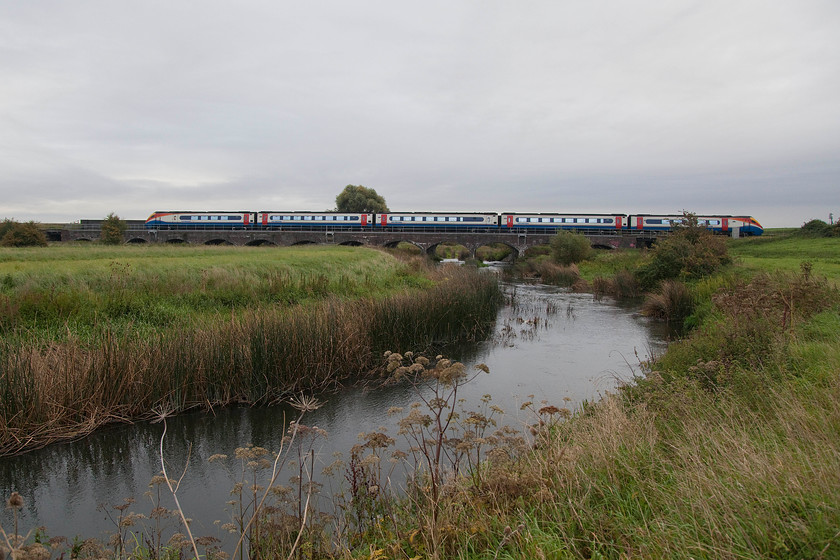 Class 222, EM 07.05 Nottingham-London St. Pancras (1B16, 1L), Radwell Viaduct TL008569 
 A class 222 crosses the River Great Ouse near Radwell between Bedford and Wellingborough on the MML. It os forming the 07.05 Nottingham to St. Pancras. It is such a shame that the Met. Office promised sun did not put in a appearance, it was throughly miserable and grey morning instead! 
 Keywords: Class 222 07.05 Nottingham-London St. Pancras 1B16 Radwell Viaduct TL008569