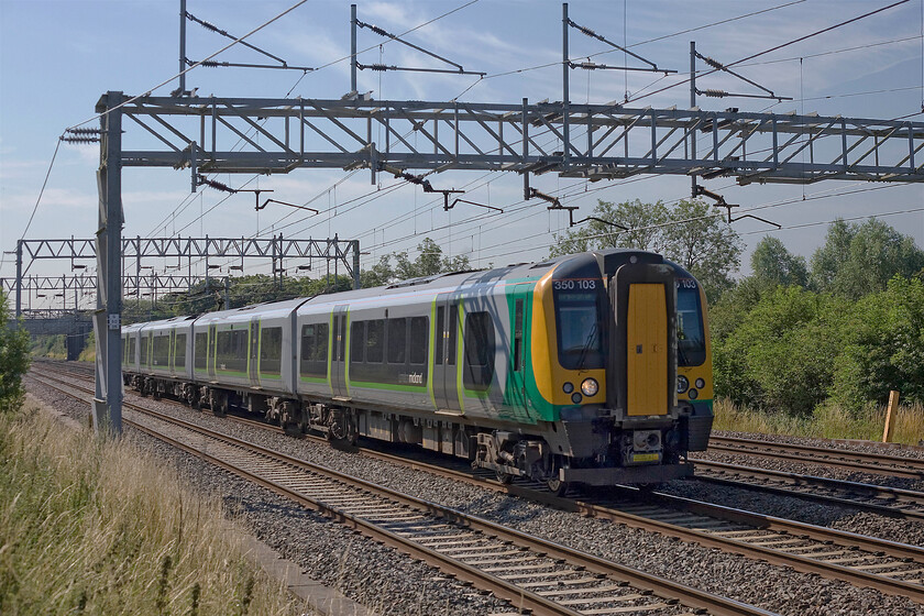 350103, LM 09.13 London Euston-Birmingham New Street (1Y15), Bradwell SP831391 
 Taken against very strong backlighting 350103 leaves Milton Keynes passing through the district of Bradwell working the 09.13 Euston to Birmingham London Midland service. 
 Keywords: 350103 09.13 London Euston-Birmingham New Street 1Y15 Bradwell SP831391 London Midland Desiro