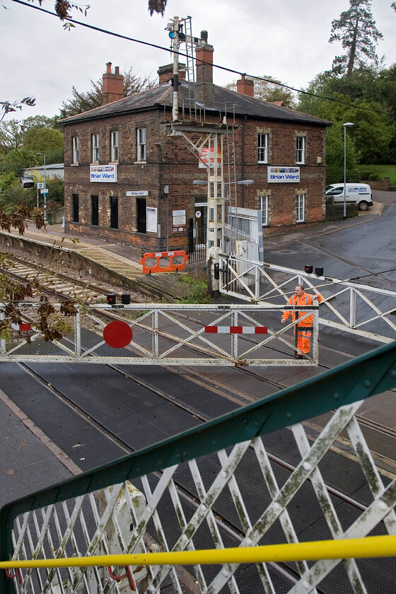 25. Closing the crossing gates, Brundall station