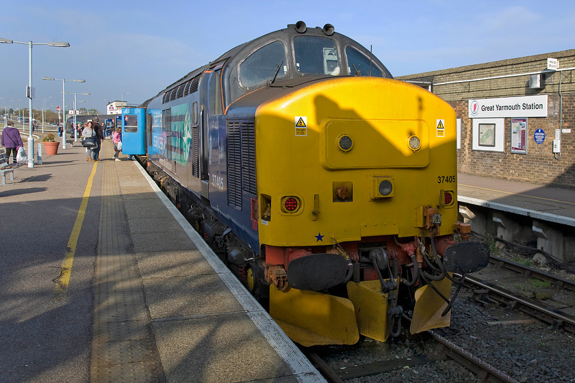 37405, LE 13.17 Great Yarmouth-Norwich (2P21), Great Yarmouth station 
 Having brought me into Great Yarmouth leading the 12.36 from Norwich 37405 will now trail the 13.17 return working. I have lost count of the years that Greater Anglia has been hiring in locomotive-hauled sets due to shortages of units with every year we are told is to be the last! Either way, it's a great way to enjoy a bit of proper 'old skool' haulage! 
 Keywords: 37405 13.17 Great Yarmouth-Norwich 2P21 Great Yarmouth station DRS Great Anglia Direct Rail Services