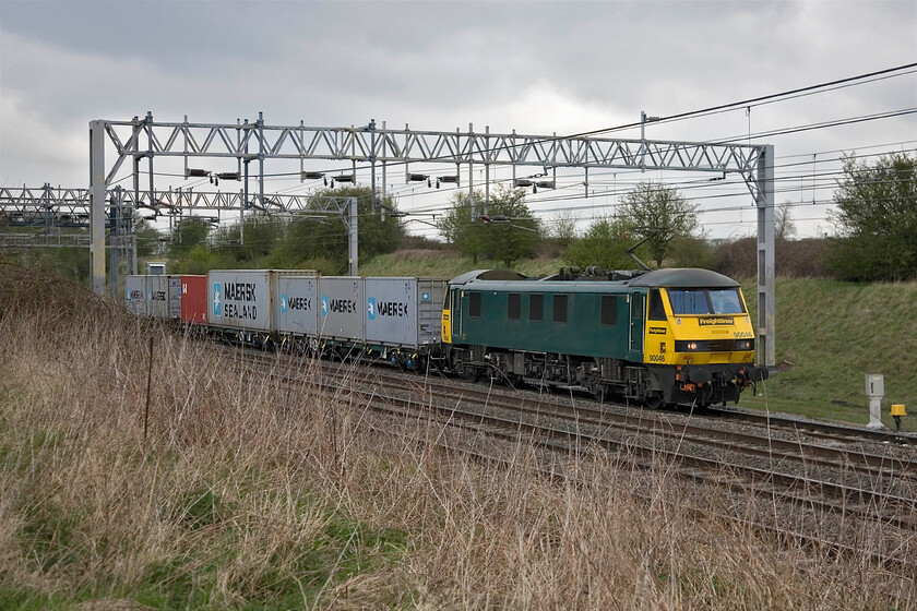 90046, 04.59 Trafford Park-Felixstowe North (4L97), Gordon's Lodge SP776483 
 The daily (six days per week that is) 4L97 Freightliner is nearly always electric hauled, sometimes by a pair of Class 86s but often by a Class 90 as is the case here. 90046 heads south past Gordon's Lodge between Wolverton and Roade leading the 04.59 Trafford Park to Felixstowe North on this dull and dismal morning. 
 Keywords: 90046 04.59 Trafford Park-Felixstowe North 4L97 Gordon's Lodge SP776483 Freightliner