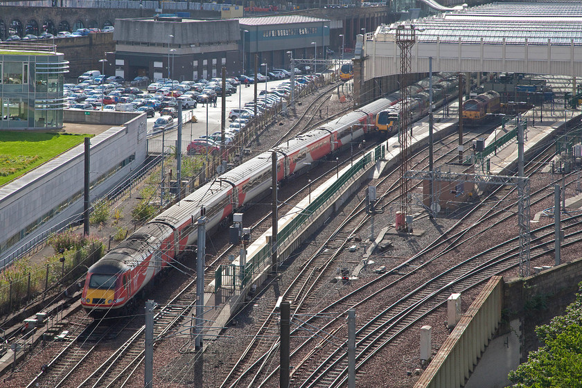 43367, GR 12.00 London King`s Cross-Inverness (1S16), top of Jacob`s Ladder 
 Power car 43367 'Deltic 50 1955-2005' brings up the rear of the 12.00 King's Cross to Inverness into Edinburgh Waverley taken from a superb vantage point at the top of the Jacob's Ladder steps. I do not know if it was this power car at fault, but unfortunately, this service was failed at Perth and terminated. I suspect that the disgruntled passengers would have had to transfer to a following unit to complete their journey northward; not quite in the style that they would have been expecting! 
 Keywords: 43367 12.00 London King`s Cross-Inverness 1S16 top of Jacob`s Ladder