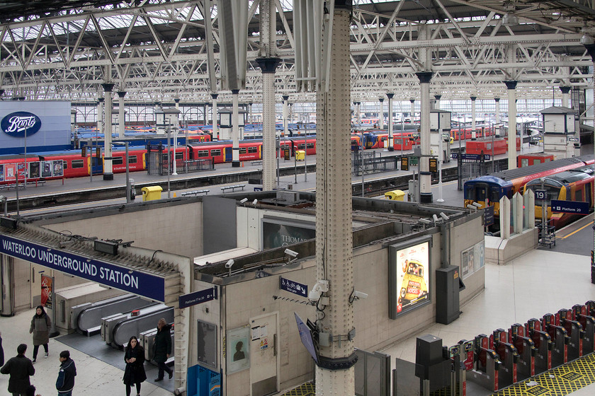 General view, London Waterloo station 
 A sea of red and blue at Waterloo station with plenty of South Western Railway trains still in their old South West Trains livery. 
 Keywords: General view, London Waterloo station