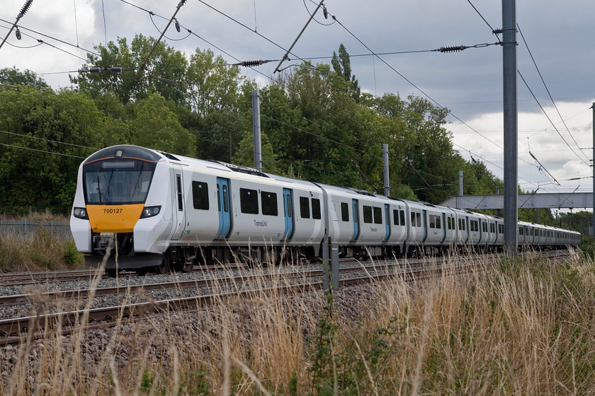 700127, TL 12.33 Gatwick Airport-Bedford (9R32, 1E) Sundon loops TL034279 
 700127 passes Sundon Loop with the 12.33 Gatwick Airport to Bedford. This section of the MML is actually a five tracks wide. On the far side is a section of track about two miles long called Sundon Loop. Interestingly, my incredibly detailed track atlas does not show this loop. The bridge in the background carries the Icknield Way Trail over the railway. 
 Keywords: 700127, TL 12.33 Gatwick Airport-Bedford (9R32, 1E) Sundon loops TL034279