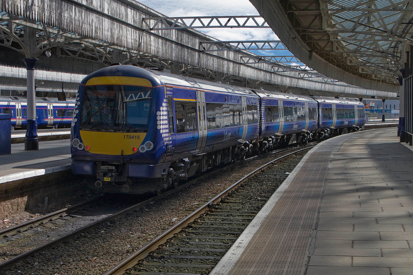 170415, SR 14.04 Aberdeen-Edinburgh (1B35), Aberdeen station 
 170415 waits at Aberdeen's platform six. It will work the 14.04 1B35 to Edinburgh Waverley that will follow the very sceneic coastal route to the Scottish capital. 
 Keywords: 170415 14.04 Aberdeen-Edinburgh 1B35 Aberdeen station ScotRail