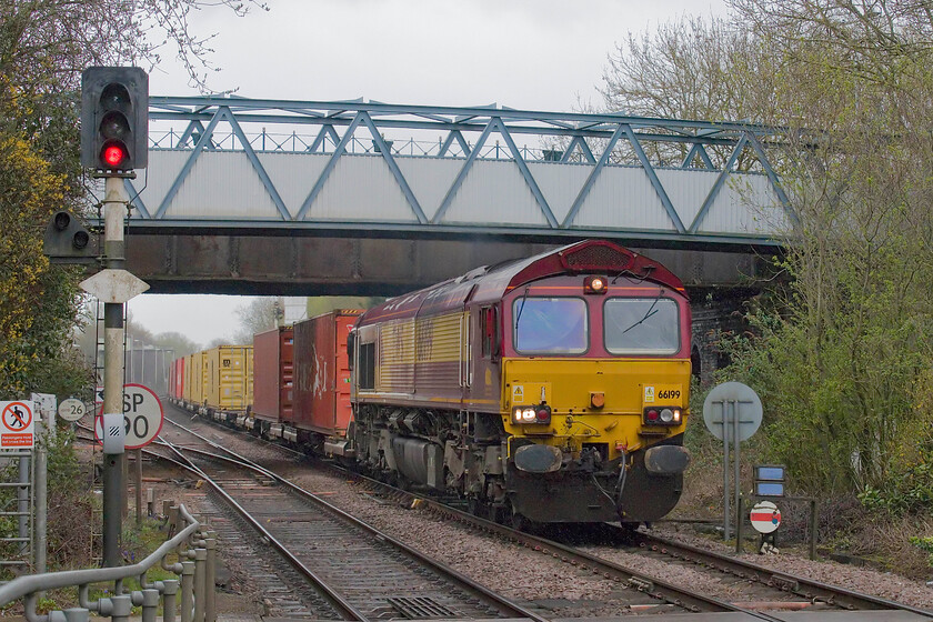 66199, 08.00 Felixstowe S-East Midlands Gateway (4M79, 7L), Melton Mowbray station 
 Going at quite a pace 66199 leads the 08.00 Felixstowe to East Midlands Gateway Freightliner through a wet Melton Mowbray station. Andy and I have seen this particular locomotive twice on our past travels, see https://www.ontheupfast.com/p/21936chg/30016458795/x66199-12-40-newbiggin-arpley-west and . https://www.ontheupfast.com/p/21936chg/29595737004/x66199-66012-66247-66211-67019-66182 
 Keywords: 66199 08.00 Felixstowe South-East Midlands Gateway 4M79 Melton Mowbray station EWS Freightliner