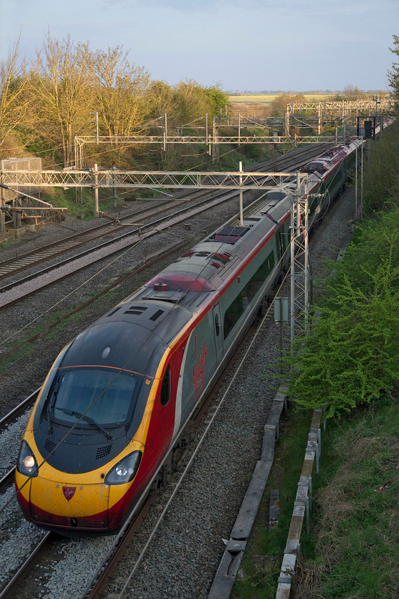 390157, VT 18.30 London Euston-Preston (1S95, 2L), Victoria Bridge 
 Virgin Trains 390157 'Chad Varah' races past Victoria Bridge working the 18.30 London Euston to Preston 1S95 train. With dramatic lighting in the background, unfortunately, the Pendolino is in the shade! 
 Keywords: 390157 1S95 Victoria Bridge