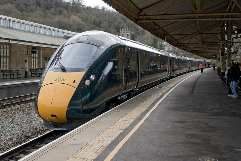 800010, GW 15.00 Bristol Temple Meads-London Paddington (1A25, RT), Bath Spa station 
 Five-car 800010 'Michael Bond' is ready to leave Bath Spa station working the 15.00 Bristol to Paddington service. Whilst a five-car set is adequate during the COVID pandemic with a huge reduction in passenger numbers when (if?) things ever return to some sense of normality I can't help but feel that these will prove hopelessly inadequate! 
 Keywords: 800010 15.00 Bristol Temple Meads-London Paddington 1A25 Bath Spa station Great Western Railway Michael Bond