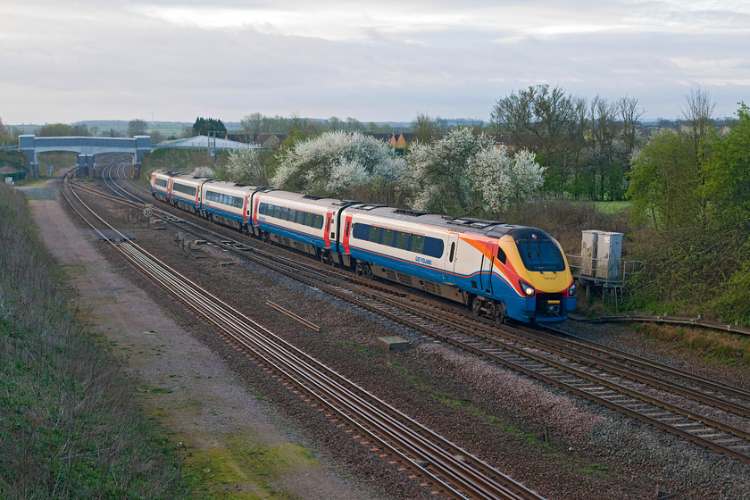 222010, EM 06.52 London St.Pancras-Nottingham (1D06, RT), Sharnbrook Junction Tl002598 
 222010 works the 06.52 from London St. Pancras to Nottingham working past Sharnbrook in Bedfordshire. The actual junction of the same name can be seen just before the bridge in the middle distance. Prior to re-signalling in 1981, there was a signal box situated just beyond the bridge. 
 Keywords: 222010 1D06 Sharnbrook Junction Tl002598