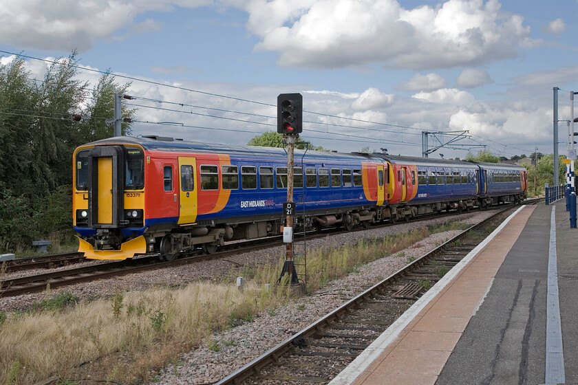 153379 & 156410, EM 12.45 Nottingham-Skegness (2S17), Grantham station 
 A hybrid unit composed of single-car Class 153 and a two-car 156 arrives at Grantham station where it will reverse to continue its journey in a few minutes. Leading until it reverses is 153379 and 156410 working the 2S17 12.45 Nottingham to Skegness East Midlands Trains service. 
 Keywords: 153379 156410 12.45 Nottingham-Skegness 2S17 Grantham station East Midlands Trains