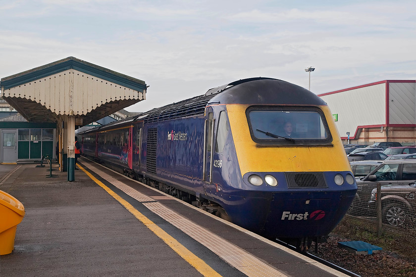 43196, GW 10.30 Bristol Temple Meads-London Paddington (1A13, 1E), Chippenham station 
 The 1A13 10.30 Bristol to London Paddington comes to a halt at Chippenham station, the second stop of its journey east. 43136 was a late delivery to the Eastern Region sometime in 1982 as one of the power cars of set 254057. 
 Keywords: 43196 1A13 Chippenham station