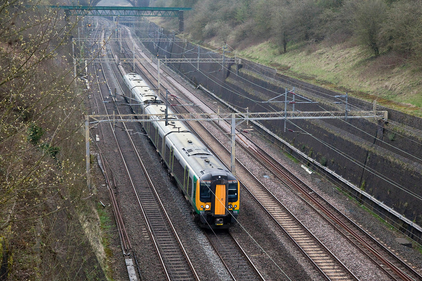 350129, LN 06.01 Crewe-London Euston (1U16, RT), Roade Cutting 
 London North Western 350129, one of the original batch of Desiros delivered back in 2005, passes through the impressive Roade Cutting forming the 06.01 Crewe to London Euston. This working has just traversed the Weedon line rather than coming via the Northampton loop. 
 Keywords: 350129 1U16 Roade Cutting