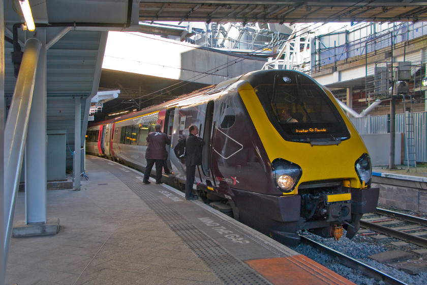 221136, XC 08.20 Aberdeen-Exeter St. David s (1V60), Birmingham New Street station 
 CrossCountry's 221136 pauses at Birmingham New Street with a crew change taking place. The four-car Voyager is working the 08.20 Aberdeen to Exeter St. David's. This particular class 221 was introduced in 2001 as a Virgin Cross Country five-car unit and named 'Yuri Gagarin'. When it became a CrossCountry unit in 2007, it was reduced to a four-car unit, hardly suitable for long and heavily used inter-regional services such as this one! 
 Keywords: 221136 08.20 Aberdeen-Exeter St. David's 1V60 Birmingham New Street station