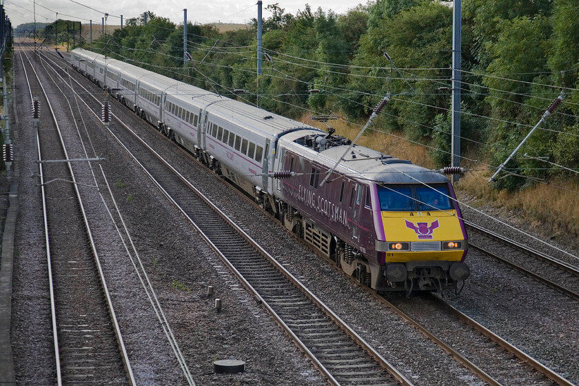 91101, GR 09.30 London King's Cross-Edinburgh Waverley (1S10), Swayfield SK99423 
 Proudly wearing its Flying Scotsman livery complete with a huge thistle on the nose 91101 leads, appropriately, the 1S10 09.30 King's Cross to Edinburgh past Swayfield. 
 Keywords: 91101 09.30 London King's Cross-Edinburgh Waverley 1S10 Swayfield SK994231