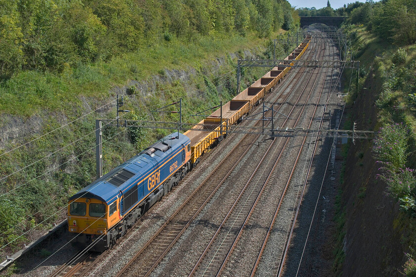 66762 & 66752, 11.42 Bescot Yard-Wolverton (via Wembley) (7G52, 15E), Roade cutting 
 The rear end of the 7G52 11.42 Bescot to Wolverton via a reversal in Wembley Yrad passes through Rode cutting. Whilst 66762 is going along for the Roade (until the train reaches Wemblet that is) 66752 'The Hoosier State' is just visible leading the train as it approaches Hyde Road bridge. 
 Keywords: 66762 66752 11.42 Bescot Yard-Wolverton via Wembley 7G52 Roade cutting.jpgThe Hoosier State GBRf