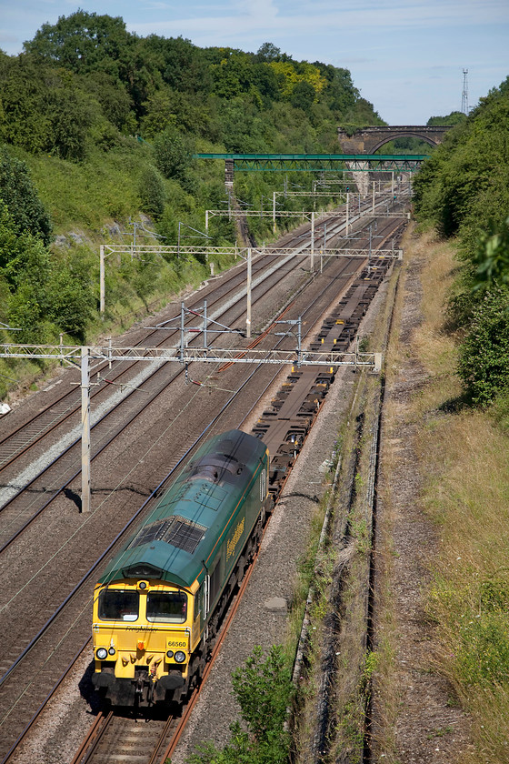 66560, Lawley Street-Felixstowe North, Roade Cutting 
 Freightliner's 66560 hauls a load of flat wagons with no boxes in view (I do not recall if there were actually any loaded on it at all). The electronic timetables had problems on this morning, I believe that this working was the late running Lawley Street to Felixstowe North, if anybody can update this information I would be grateful. 
 Keywords: 66560 Lawley Street-Felixstowe North Roade Cutting