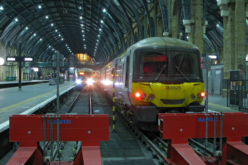 365525, GN 21.23 London King's Cross-Peterborough (1P78) & class 365, GN 20.15 Cambridge-London King's Cross (1C21), London King's Cross station 
 I was just too late to capture a pair of Great Northern Class 365s side by side at Kings' Cross. An unidentified unit departs in a mass of blurred light working the 20.15 service to Cambridge whilst 365525 has some time until it departs with the 1P78 21.23 to Peterborough. Another example of why I love night photography so much is with a whole new dimension being brought to the images in terms of the quality of lighting. 
 Keywords: 365525 21.23 London King's Cross-Peterborough 1P78 class 365 20.15 Cambridge-London King's Cross 1C21 London King's Cross station