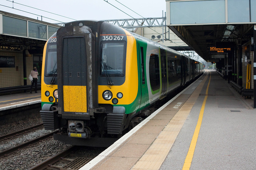 350267, LN 10.47 MKC-London Euston (2K24, 1L), MKC station 
 Because of the very late return journey that was going to be needed, we opted to travel from and to Milton Keynes station parking the car in their multi-storey car park. Here, our train waits to leave Milton keynes Central with the 10.47 to London Euston. 
 Keywords: 350267 2K24 MKC station