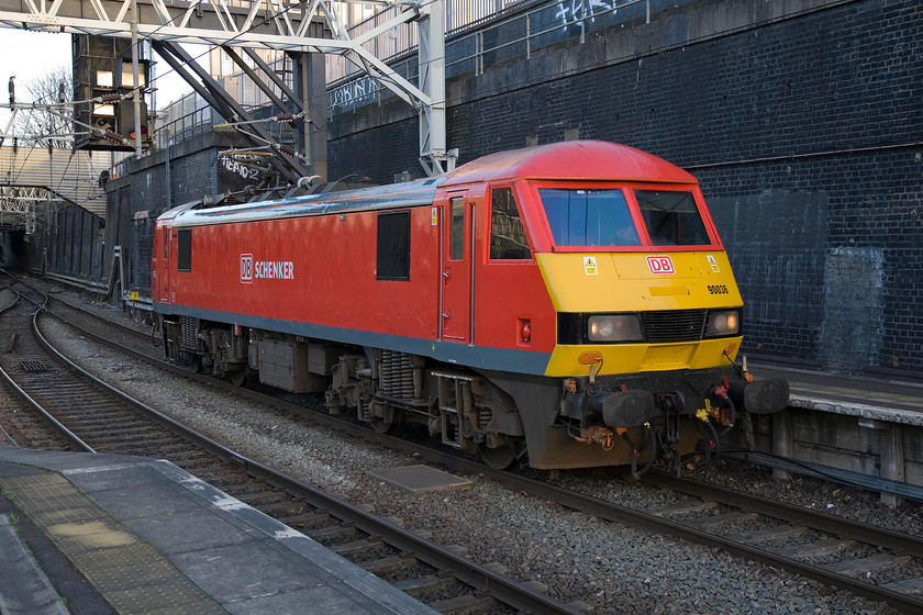 90036, 07.33 Wembly Yard-London Euston LE for ECS sleeper (0M11), London Euston station 
 90036 drifts slowly into Euston station's platform one having made the short journey from Wembley Yard as the 0M11 light engine move. It will soon attach to the rear of the Lowland Sleeper and tow the stack back to Wembley for cleaning and servicing. Being a Saturday morning means that the stock will not be working the coming night but that it will need to be prepared for Sunday's down 1S24 or 1S25 sleeper. 
 Keywords: 90036 07.33 Wembly-London Euston LE ECS sleeper 0M11 London Euston station DB Light Engine