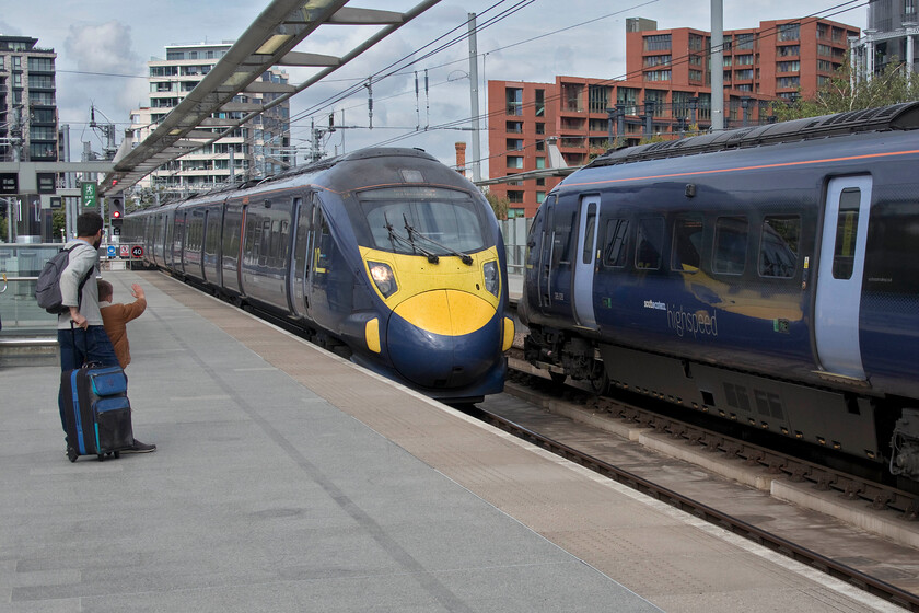 365018, SE 11.12 Ramsgate-London St. Pancras (1J31, 1L) , London St. Pancras station 
 365018 'Mo Farah/The Victory Javelin (2017-2019)' arrives at St. Pancras International working the 11.12 from Ramsgate waved at by a child with his father in a scene that transcends the railway age! My wife and would join this train and travel the short distance back to Stratford as the 13.12 service to Margate. 
 Keywords: Mo Farah The Victory Javelin (2017-2019) 365018 11.12 Ramsgate-London St. Pancras 1J31 London St. Pancras station Javelin St. Pancras International