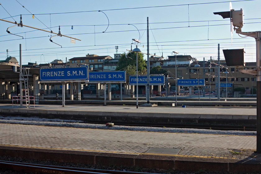 Running-in boards, Florence SMN station 
 There is no confusion when arriving at Florence SMN station as to where you are! 
 Keywords: Florence SMN station