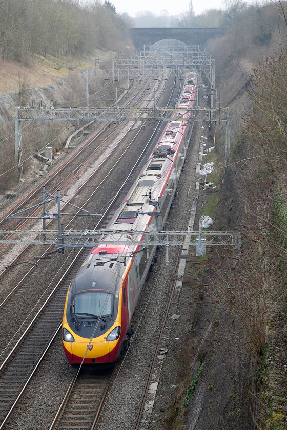 390005, VT 13.50 London Euston-Manchester Piccadilly (1H68), Roade Cutting 
 390005 'City of Wolverhampton' heads north through Roade Cutting working the 13.50 Euston to Manchester Piccadilly 1H68 service. 
 Keywords: 390005 13.50 London Euston-Manchester Piccadilly 1H68 Roade Cutting