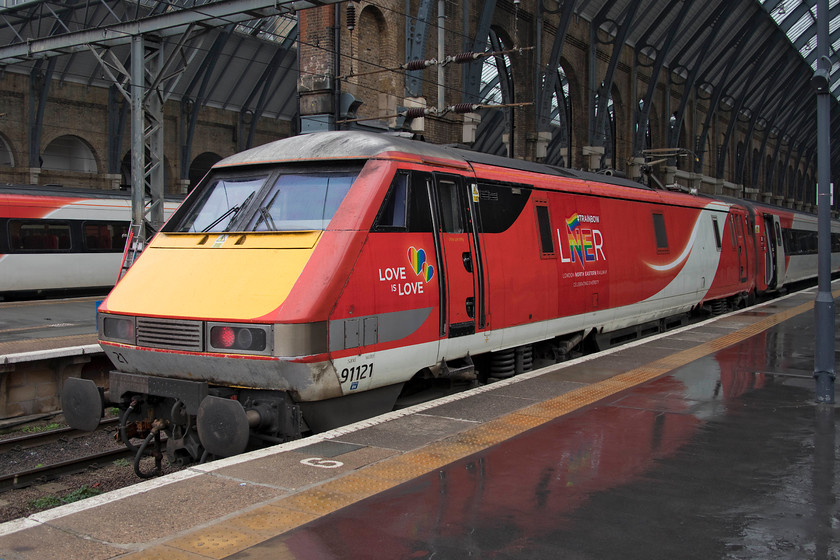 91121, GR 13.05 Leeds-London King`s Cross (1A31, 6L), London King`s-Cross station 
 91121 has just arrived at King's Cross' platform six having worked the 13.05 from Leeds. Notice that this class 91 is wearing its unique pride graphics. I have said it before, but I'll say it again, I like these 6 300hp class 91s, they are fast, powerful, noisy and have been worthy replacements for the previous locomotives that have graced the ECML over the years. 
 Keywords: 91121 13.05 Leeds-London King`s Cross 1A31 London King`s-Cross station