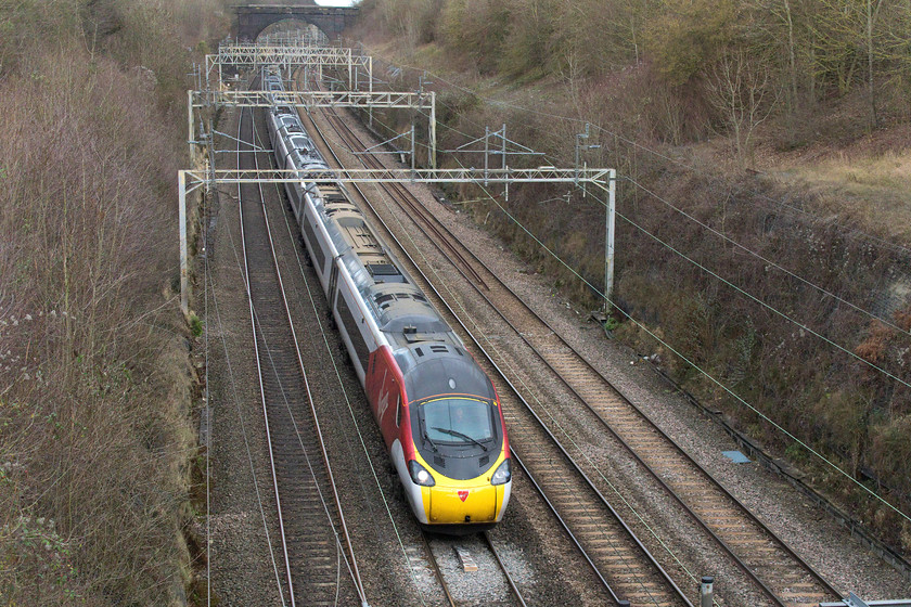 390107, VT 10.15 Manchester Piccadilly-London Euston (1A24, 5L), Hyde Road bridge 
 390107 was the first member of the class to receive the revised flowing silk livery. It is seen leaving Roade Cutting about to pass under Hyde Road bridge forming the 10.15 Manchester Piccadilly to Euston. 
 Keywords: 390107 10.15 Manchester Piccadilly-London Euston 1A24 Hyde Road bridge