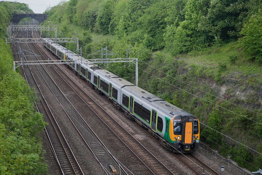 350124 & 350248, LM 11.14 Birmingham New Street-London Euston (2Y16, 5L), Hyde Road Bridge 
 350124 and 350248 ,ake their way through the the magnificent Roade Cutting forming the 11.14 Birmingham New Street to London Euston. The picture is taken high above the feat of Victorian engineering from Hyde Road in Roade, Northamptonshire. 
 Keywords: 350124 350248 2Y16 Hyde Road Bridge