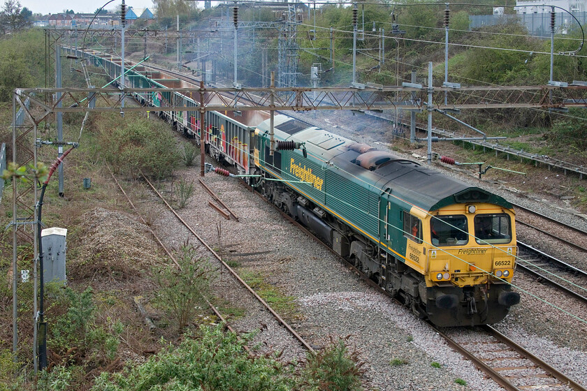 66522, 10.22 Northampton Castle Yard-Tunstead Sidings (6Z87, RT), Mill Lane bridge 
 Making a smokey departure away from a prolonged wait, 66522 gets the 6Z87 10.22 Northampton Castle Yard to Tunstead empty stone train away. The train is seen from Northamptons Mill Lane bridge to the north of the town; not a very pleasant spot due to lots of noisy traffic behind me on the bridge that I'm standing on meaning that its not my go-to spot in this part of the town! Interestingly, almost exactly a year previously, I photographed the same locomotive just a short distance north of this spot, see. https://www.ontheupfast.com/p/21936chg/30023408379/x66522-09-14-southampton-mct-garston 
 Keywords: 66522 10.22 Northampton Castle Yard-Tunstead Sidings 6Z87 Mill Lane bridge