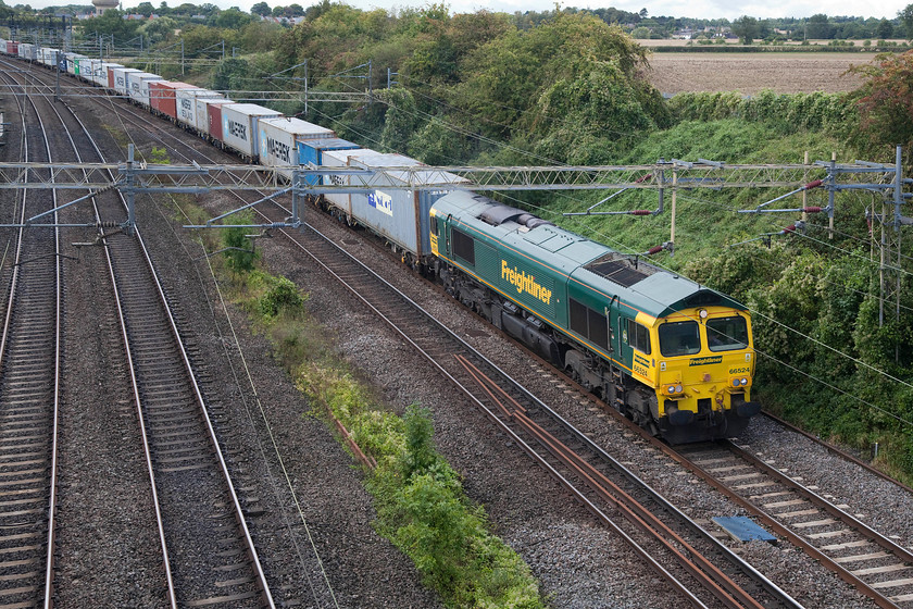 66524, 12.32 Crewe Basford Hall-Ipswich (4L92), Victoria Bridge 
 66524 leads the 12.32 Crewe to Basford Hall past Victoria Bridge. 66524 arrived at Newport in December 2000 on-board MV BBC Frisia. 
 Keywords: 66524 12.32 Crewe Basford Hall-Ipswich 4L92 Victoria Bridge