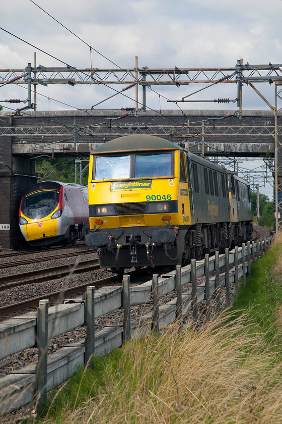 Class 390, VT 12.23 London Euston-Birmingham New Street (9G20,-RT) & 90046 & 90048, 09.48 Crewe-Wembley (0Z92), Old LInslade 
 As the 09.48 London Euston to Birmingham New Street Pendolino heads north past Old Linslade on the down fast 90046 and 90048 head south on the up slow. The class 90s were close to completing the 0Z92 09.48 Crewe to Wembley Yard light engine movement. 
 Keywords: Class 390 9G20 90046 90048 09.48 Crewe-Wembley 0Z92 Old LInslade