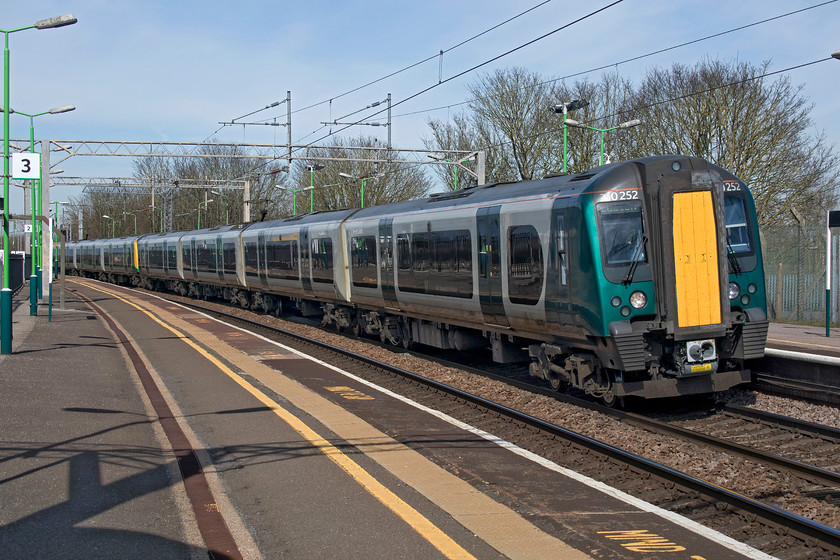 350252 & 350264, LN 11.04 Northampton-London Euston (1T50, 20L), Wolverton station 
 350252 and 350264 arrive at Wolverton station with the delayed 11.04 Northampton to Euston train. I sat on the deserted platform three at Wolverton and attempted to count the passengers on this train. I may have missed the odd person but I counted fifteen people who were very sensibly scattered about the eight carriages. 
 Keywords: 350252 350264 11.04 Northampton-London Euston 1T50 Wolverton station London Northwestern Desiro