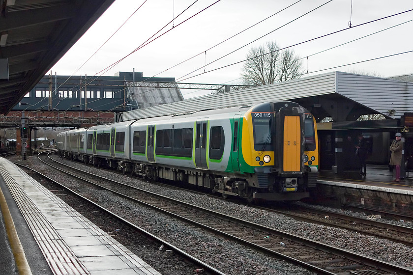 350115, LN 09.13 London Euston-Birmingham New Street (1Y15, 2L), Northampton station 
 A damp and grey winter morning at Northampton sees 350115 arrive at the station with the London Northwestern 1Y15 09.13 London Euston to Birmingham New Street. 
 Keywords: 350115 1Y15 Northampton station