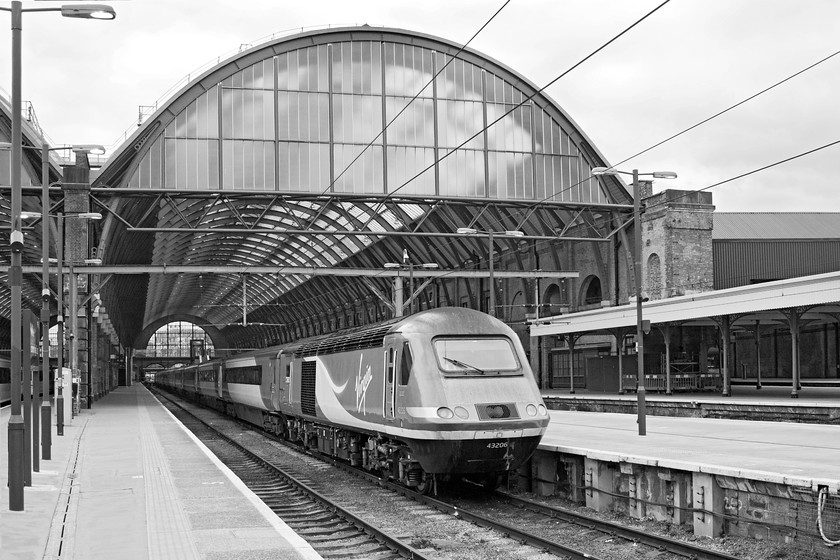 43206, GR 16.09 London Kings Cross-Newark (1B88, 3L), London KingsCross station 
 For some reason that I cannot recall I decided to try out my camera's B&W function? With a slightly different take on a well known scene, 43206 waits to leave with the 16.09 to Newark. 43206 was previously numbered 43006 that was part of an early Western Region set 253003. 
 Keywords: 43206 1B88 London KingsCross station