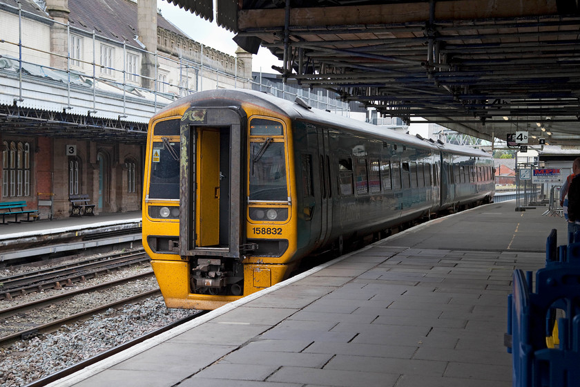 158832, AW 09.23 Holyhead-Birmingham International (1G32), Shrewsbury station 
 158832 creeps into Shrewsbury station with its connecting door already open working the 1G32 09.23 Holyhead to Birmingham International. It is about to but-up to the rear of 158819, that is just out of view to the left. Both units will then work forward to International station. 
 Keywords: 158832, AW 09.23 Holyhead-Birmingham International 1G32 Shrewsbury station