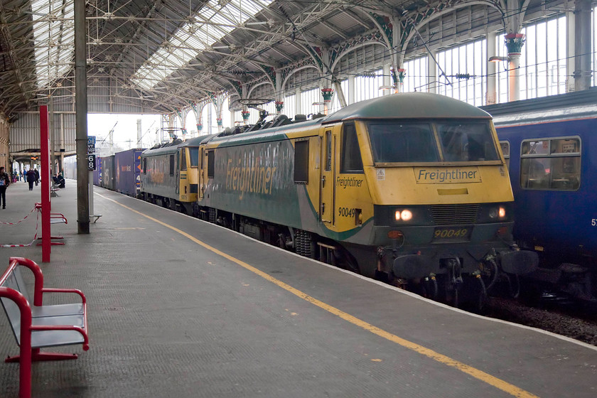 90049 & 90016, 12.13 DIRFT-Coatbridge FLT (4S44), Preston station 
 Despite being at Preston for three hours, this was the only freight observed. 90049 and 90016 bring the 12.13 Daventry to Coatbridge Freightliner through the station at some speed. This was a heavily loaded train and I suspect it was doubled headed to ensure a rapid and reliable climb over Shap and Beatock. 
 Keywords: 90049 90016 12.13 DIRFT-Coatbridge FLT 4S44 Preston station