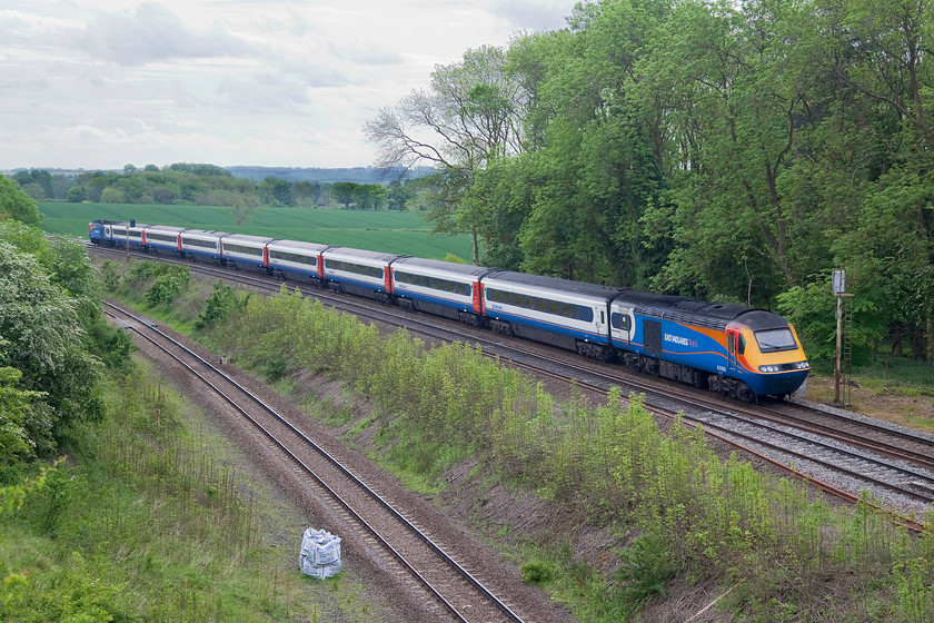 43066 & 43081, EM 10.15 London St. Pancras-Nottingham (1D22, 4L), Souldrop Road Bridge SP986609. 
 43066 leads with 43081 bringing up the rear of the 10.15 St. Pancras to Nottingham HST working. It is seen about to pass under Souldrop Road Bridge just north of Sharnbrook in Bedfordshire. Notice the rather old style of double aspect colour light that was installed when the whole area was re-signaled at the end of 1987. 
 Keywords: 43066 43081 1D22 Souldrop Road Bridge SP98660