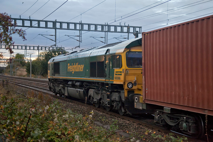 66566, 03.25 Garston-London Gateway (4L52), Ashton Road bridge 
 66566 leads the 4L52 03.52 Garston to London Gateway Freightliner between Roade and Ashton on the WCML. It was a blustery morning, with the tail end of Storm Callum creating some very odd lighting conditions. 
 Keywords: 66566 03.25 Garston-London Gateway 4L52 Ashton Road bridge