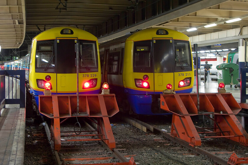 378229 & 378211, unidentified workings, London Euston station 
 On arrival back at Euston at just before midnight two London Overground Class 378s were seen on the blocks at the station. Unfortunately, I was unable to identify the workings that 378229 and 378211 were due to work. Being so late in the evening it could have been that the two units were going to be stabled until heading north early the next morning? 
 Keywords: 378229 378211 workings London Euston station London Overground