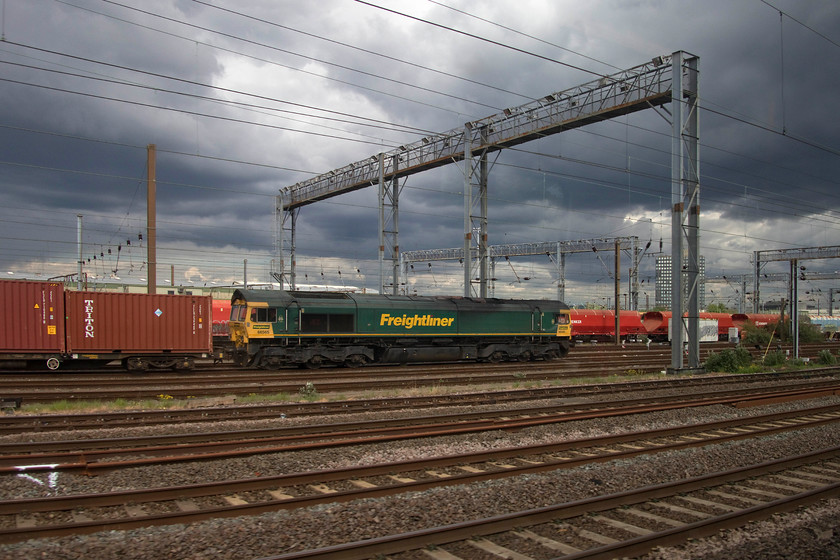 66565, 05.00 Trafford Park-Felixstowe North (4M36), Wembley Yard 
 It looks like London is about to get a right deluge of rain from the black clouds above! Indeed, on the journey back to Northampton we did pass through some very heavy rain showers. 66565 pauses in Wembley Yard leading the 4M36 05.00 Trafford Park to felixstowe North Freightliner working. 
 Keywords: 66565 05.00 Trafford Park-Felixstowe North 4M36 Wembley yard