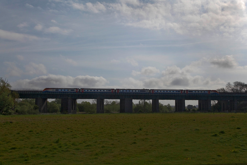 Class 222, EM 09.16 Corby-London St. Pancras (1P24, 5L), Sharnbrook TL003590 
 An unidnetifed class 222 Meridian heads south over Sharnbrook Viaduct with the 09.16 Corby to St. Pancras. The viaduct has just had a huge amount spent on it by Network Rail to strengthen and prolong it life. This was part of the electrification programme for the MML. 
 Keywords: Class 222 1P24 Sharnbrook TL003590