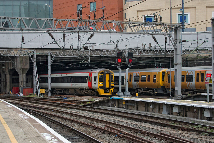 158829, AW 12.08 Birmingham International-Aberystwyth (1J15, 4L) 323203, LN 11.31 Redditch-Four Oaks (2U28, 2L), Birmingham New Street station 
 The 12.08 Birmingham International to Aberystwyth worked by 158829 arrives at New Street station whilst 323203 leaves with the 11.30 Redditch to Four Oaks leaves. Both of these units are old and on borrowed time with replacements underway. Indeed, the Class 323s should have been withdrawn by now but with the inevitable delays caused by issues with the new units they are still in operation. 
 Keywords: 158829 12.08 Birmingham International-Aberystwyth 1J15 323203 11.31 Redditch-Four Oaks 2U28 Birmingham New Street station