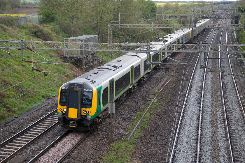 350267 & 350264, LN 15.54 London Euston-BNS (2Y21, RT), Victoria Bridge 
 With rain really beginning to come down now, 350267 and 350254 work the 2Y21 15.54 Euston to Birmingham New Street. They are passing a now very gloomy Victoria Bridge near to Roade on the southern WCML. 
 Keywords: 350267 350264 2Y21 Victoria Bridge