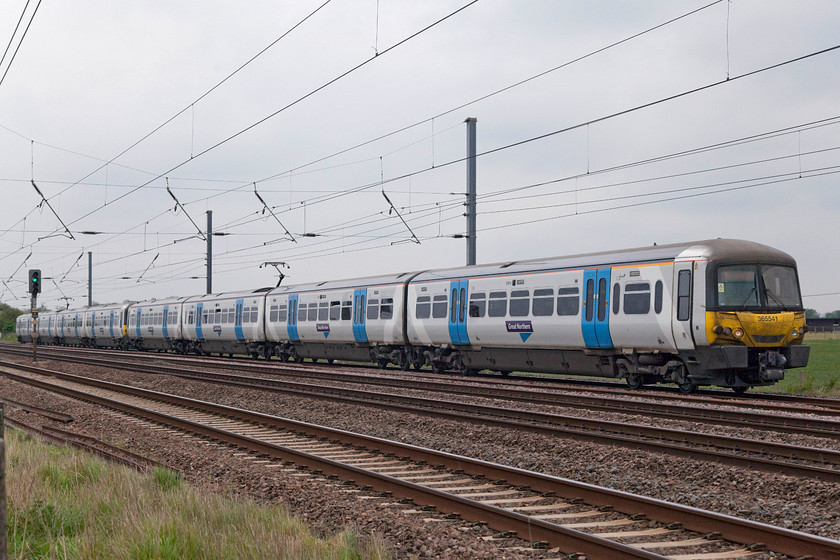 365541 & 365529, GN, 17.22 London Kings Cross-Peterborough (1P64, 1L), Langford TL191396 
 The 17.22 King's Cross to Peterborough local 'stopper' passes near to the village of Langford between Arlesey and Biggleswade. 365541 and 365529 are working the train. Their future is uncertain as new stock is introduced, it is likely that some will be cascaded but ultimately, some may be withdrawn and scrapped? 
 Keywords: 36554 365529 1P64 Langford TL191396