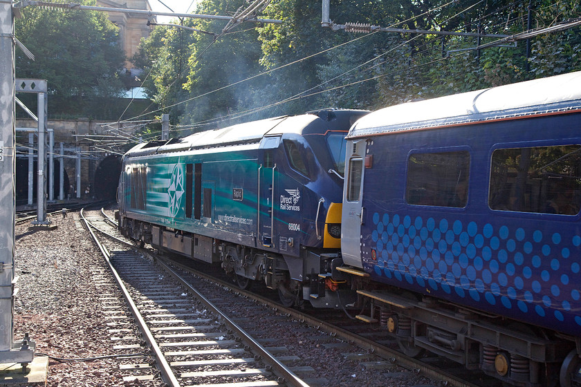 68004, SR 17.08 Edinburgh Waverley-Glenrothes-with-Thornton (2G13), Edinburgh Waverley station 
 68004 'Rapid' makes a hasty (dare I say a rapid!) departure from Edinburgh Waverley leading the ScotRail 2G21 17.08 Edinburgh to Glenrothes-with-Thornton commuter service. The train was busy but passengers would have been in a lot more comfort than being packed on an inadequate unit of some kind. 
 Keywords: 68004 17.08 Edinburgh Waverley-Glenrothes-with-Thornton 2G13 Edinburgh Waverley station